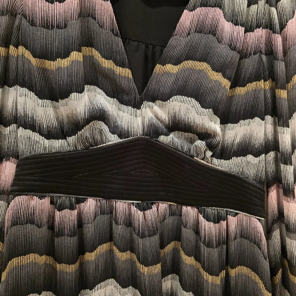 Diane von Furstenberg Dress Size 2 - Picture 4 of 7